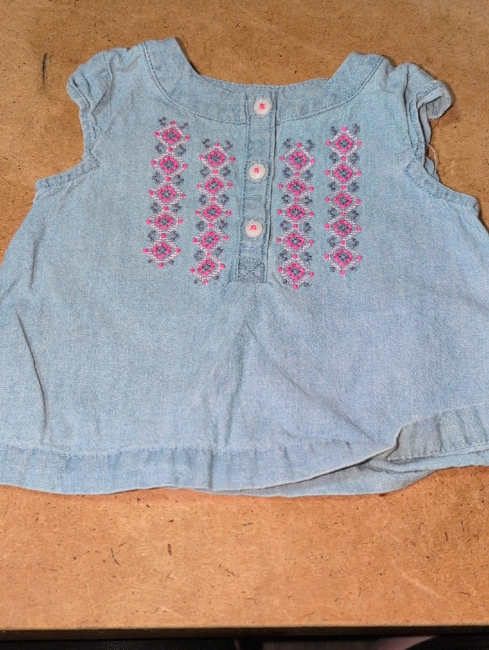❤️‍🔥10/$10❤️‍🔥 GUC Baby Girls Carter's Blue Denim Embroidered Dress Size 3M